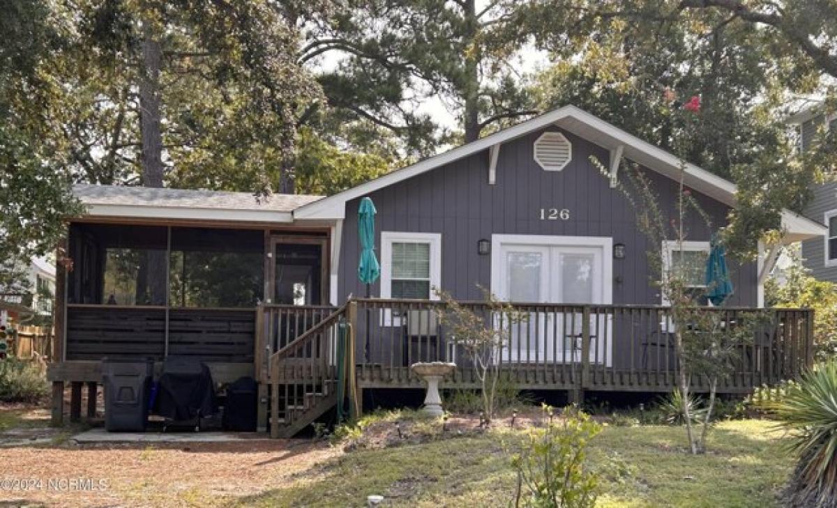 Picture of Home For Sale in Oak Island, North Carolina, United States