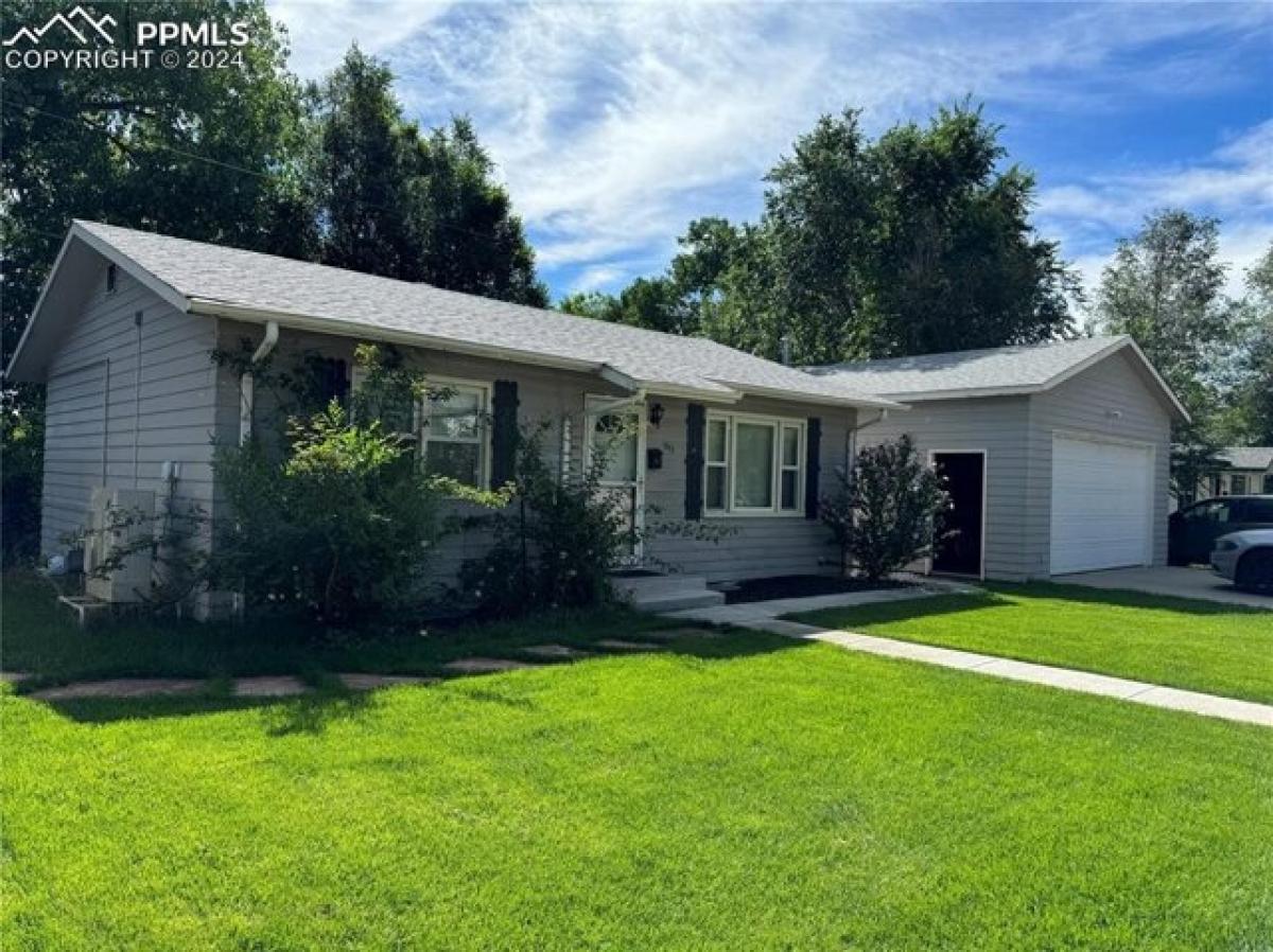 Picture of Home For Sale in Colorado Springs, Colorado, United States