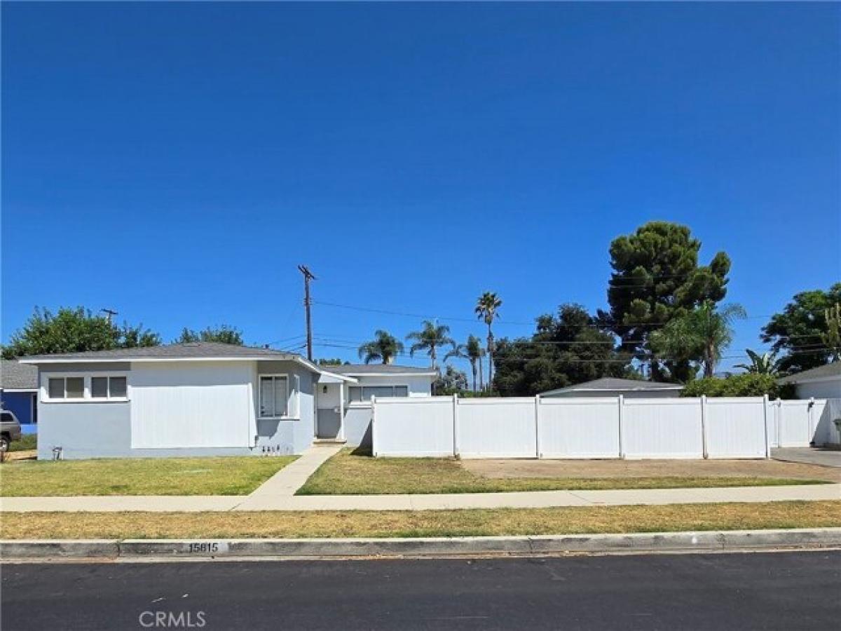 Picture of Home For Sale in North Hills, California, United States