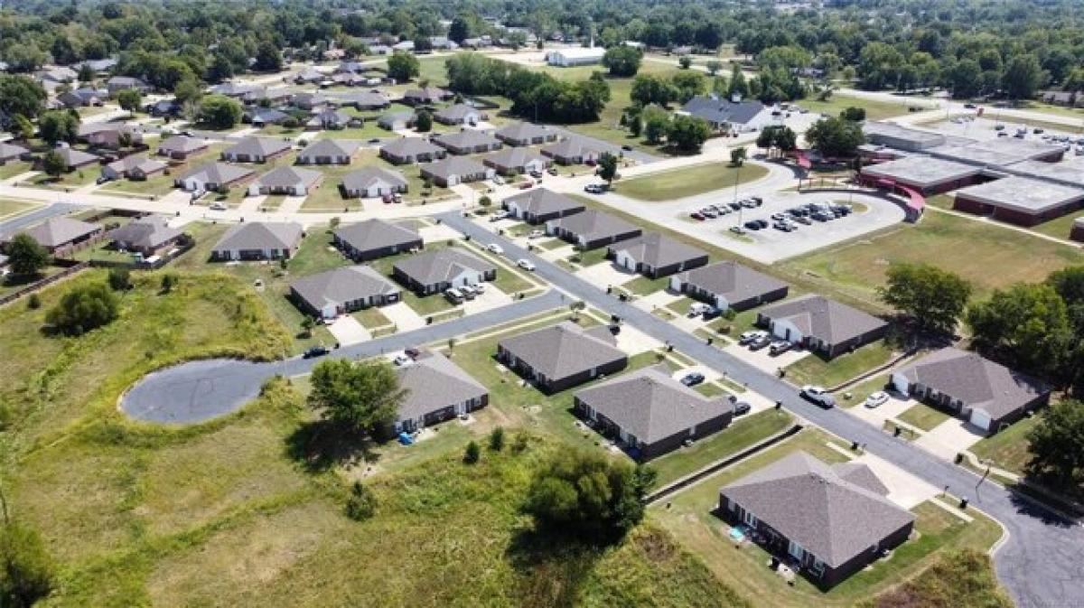 Picture of Home For Sale in Claremore, Oklahoma, United States