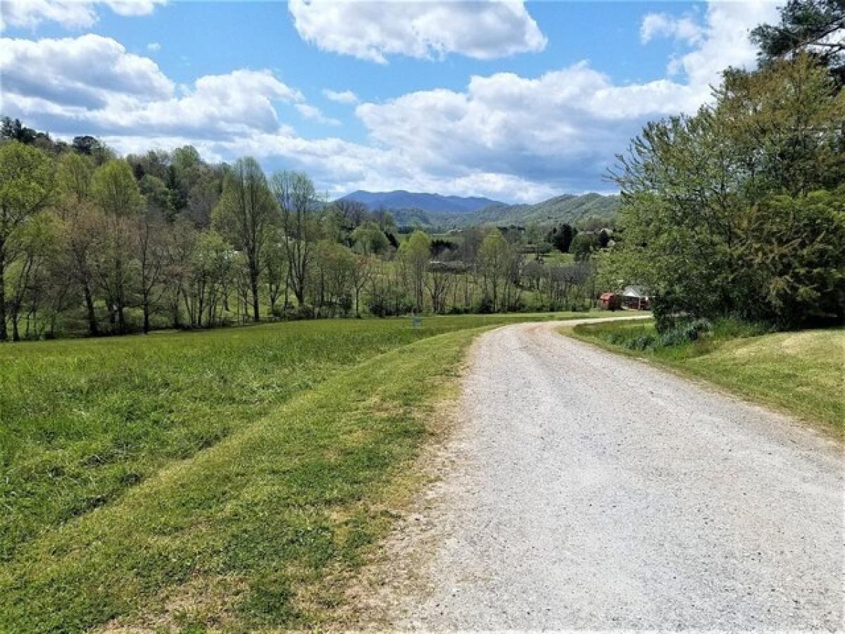 Picture of Residential Land For Sale in Franklin, North Carolina, United States