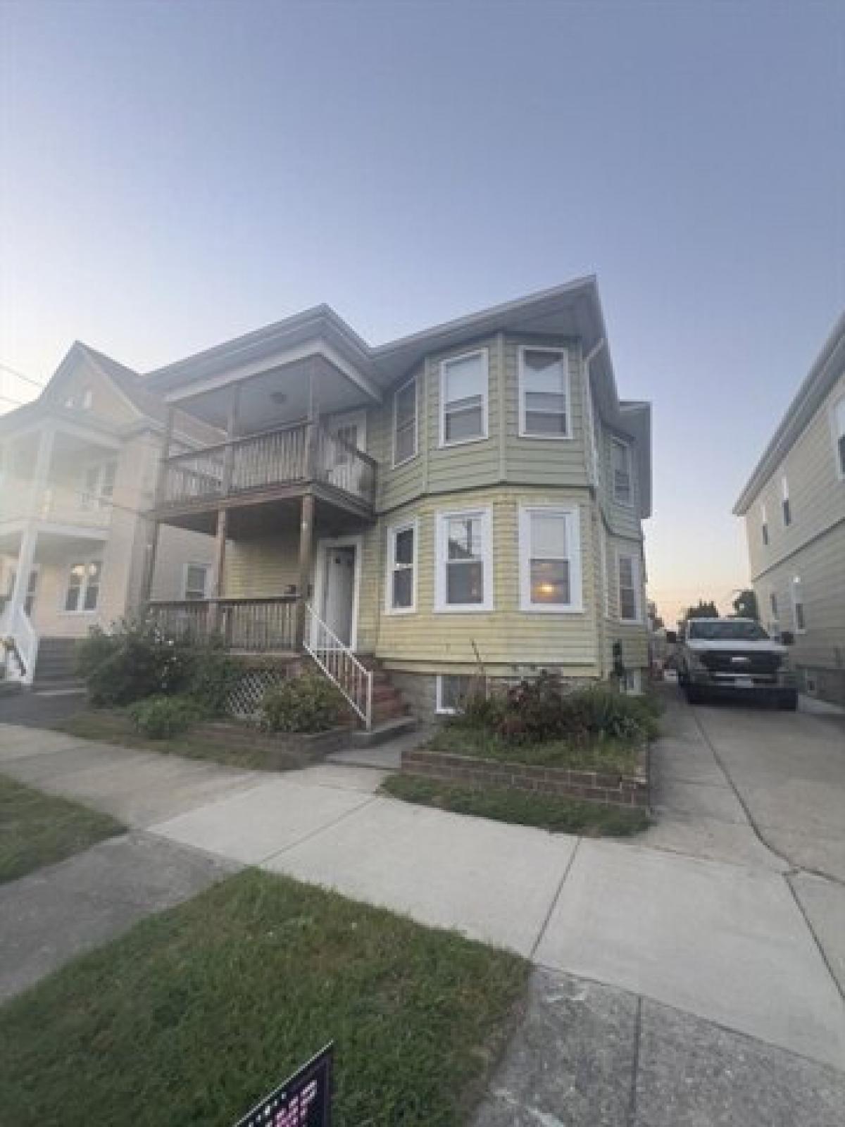 Picture of Home For Sale in New Bedford, Massachusetts, United States