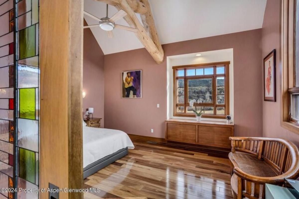 Picture of Home For Sale in Glenwood Springs, Colorado, United States