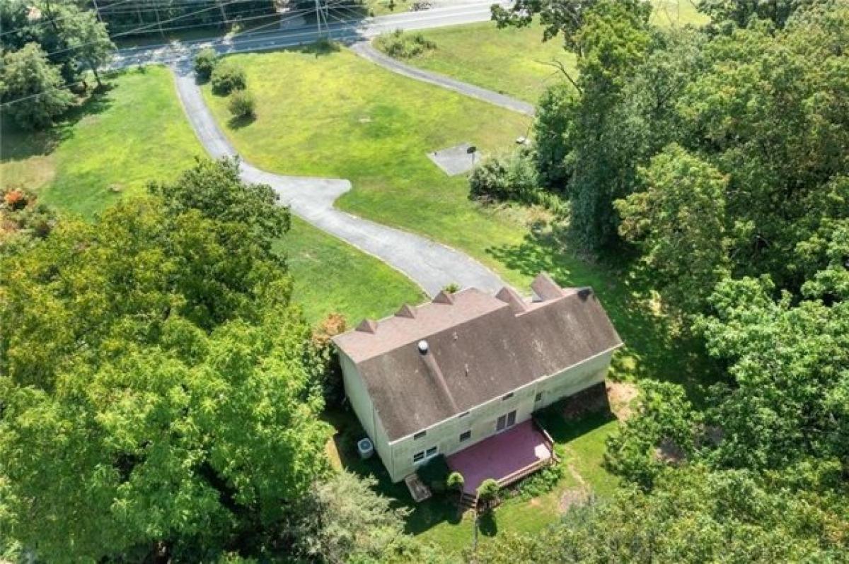 Picture of Home For Sale in Slatington, Pennsylvania, United States