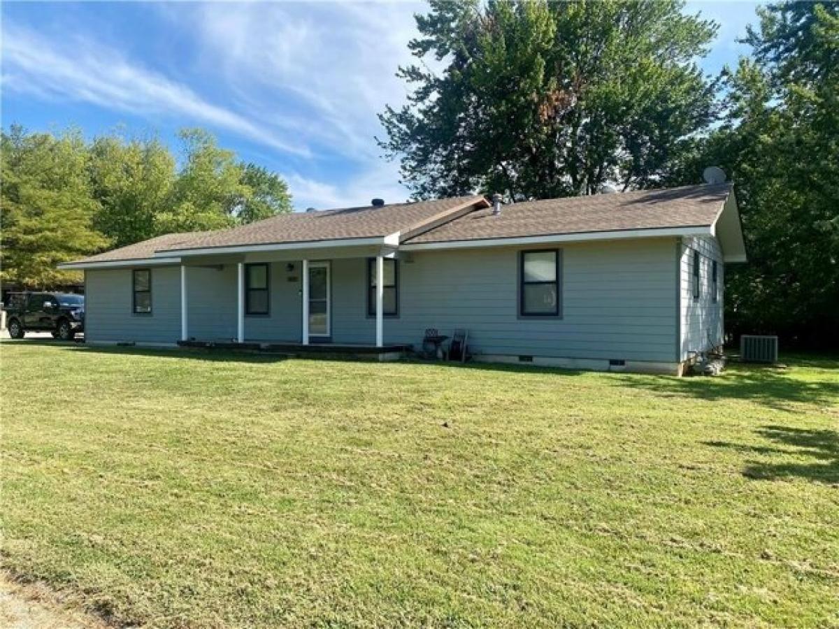 Picture of Home For Sale in Frontenac, Kansas, United States