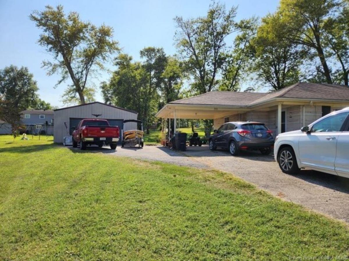 Picture of Home For Sale in Henryville, Indiana, United States