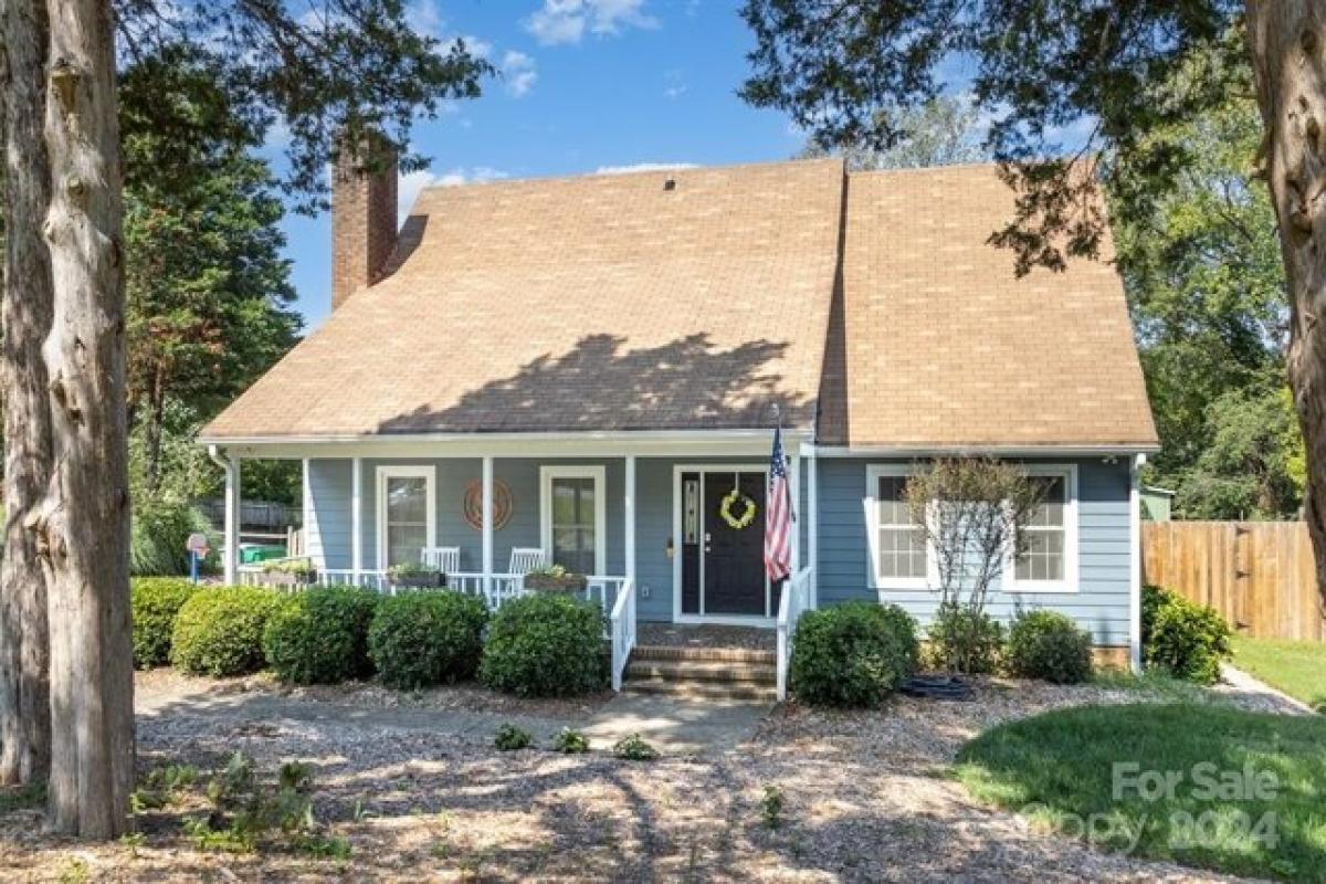 Picture of Home For Sale in Charlotte, North Carolina, United States