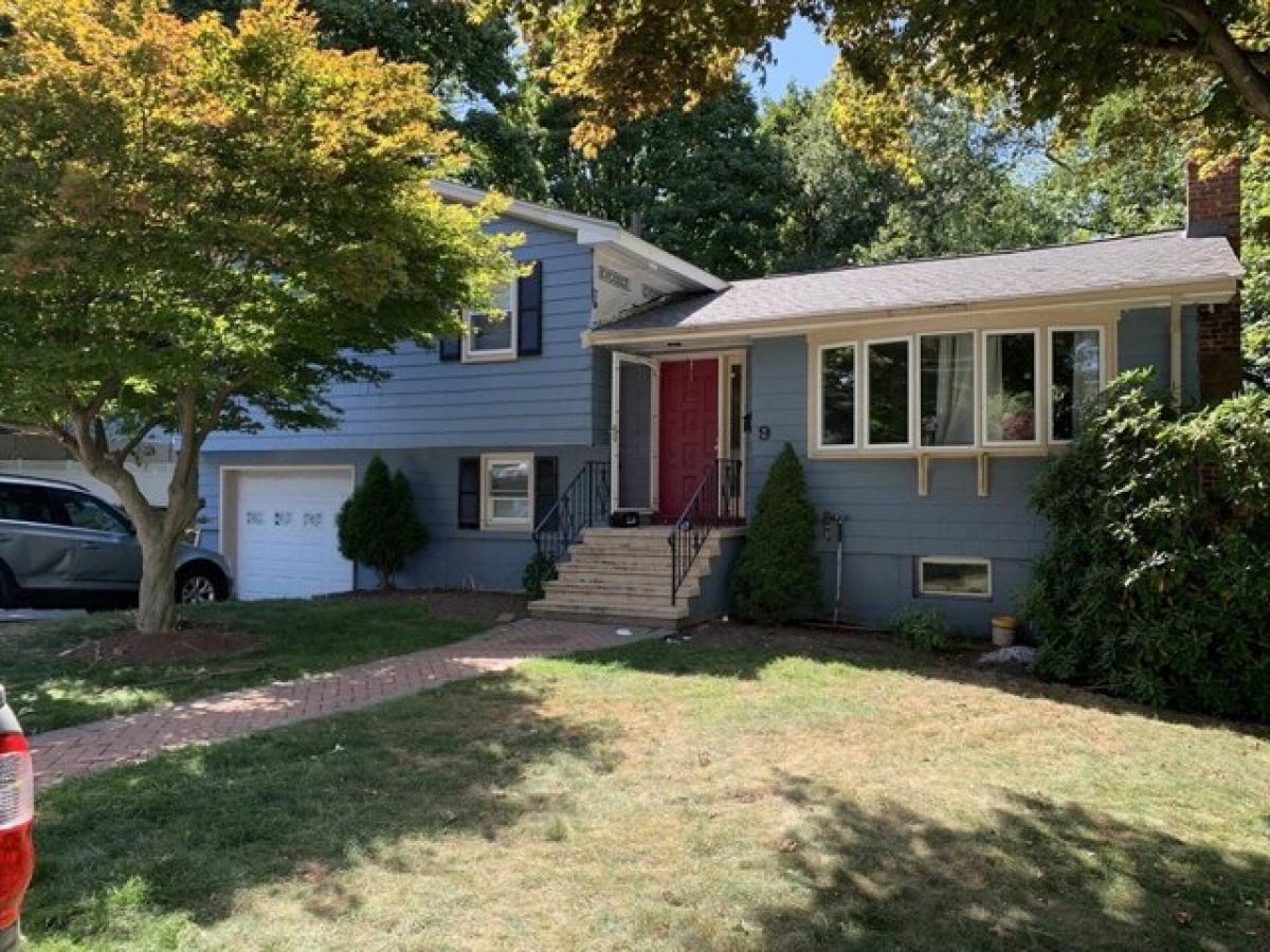 Picture of Home For Sale in Stoneham, Massachusetts, United States