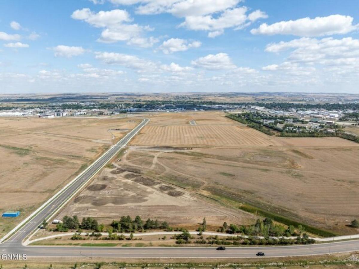 Picture of Residential Land For Sale in Williston, North Dakota, United States