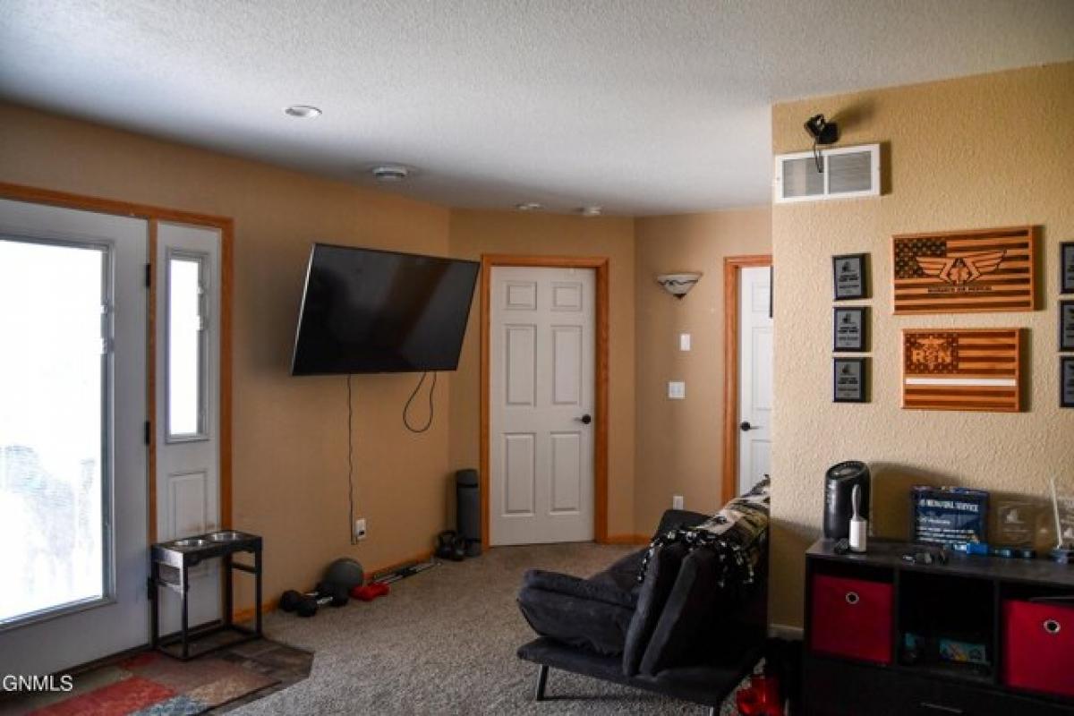 Picture of Home For Sale in Bismarck, North Dakota, United States