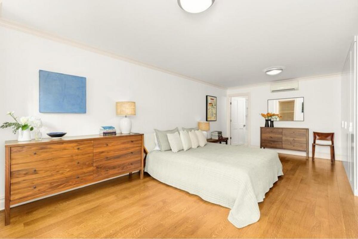 Picture of Home For Sale in Brooklyn, New York, United States