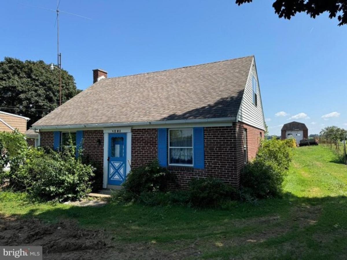 Picture of Home For Sale in Oxford, Pennsylvania, United States