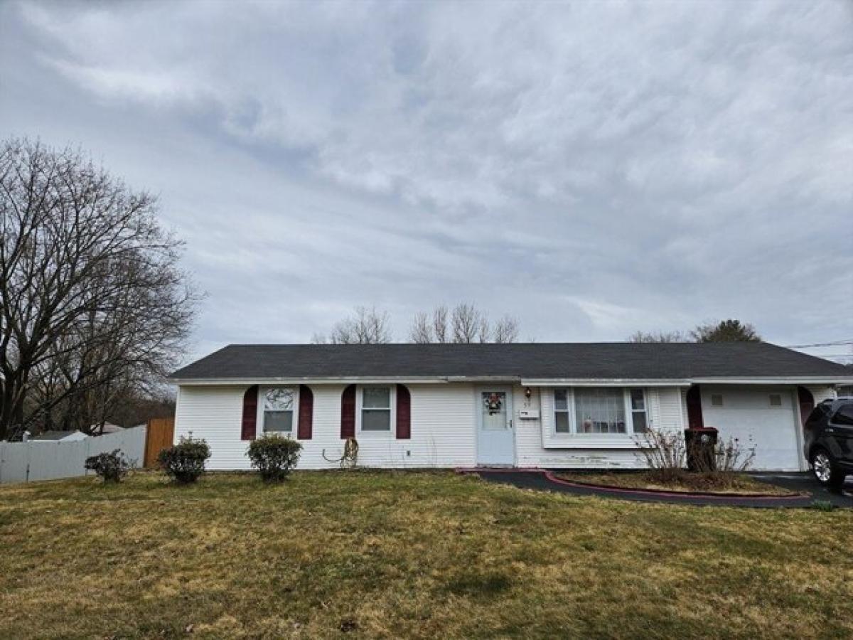 Picture of Home For Sale in Brockton, Massachusetts, United States