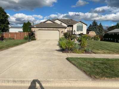 Home For Sale in Crown Point, Indiana