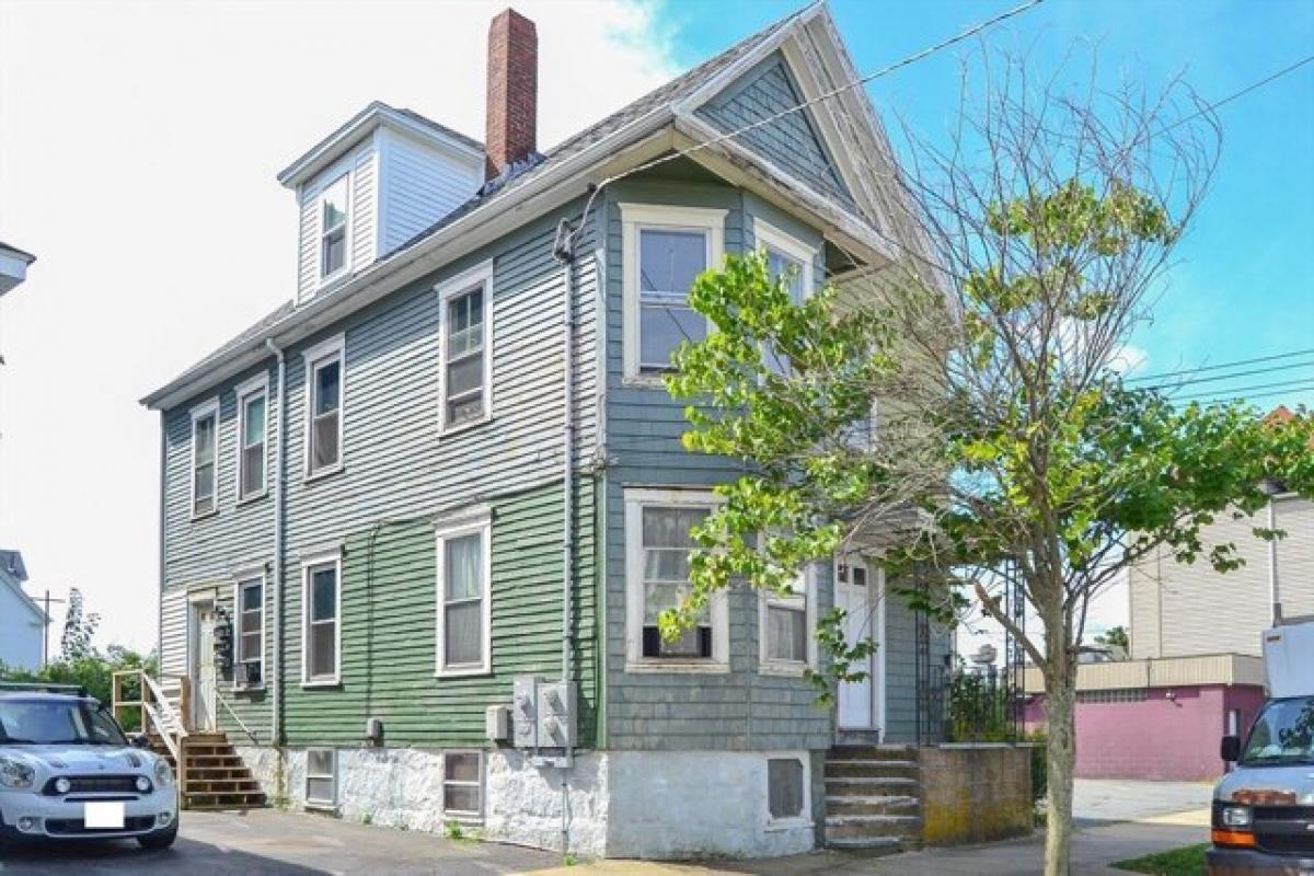 Picture of Home For Sale in New Bedford, Massachusetts, United States