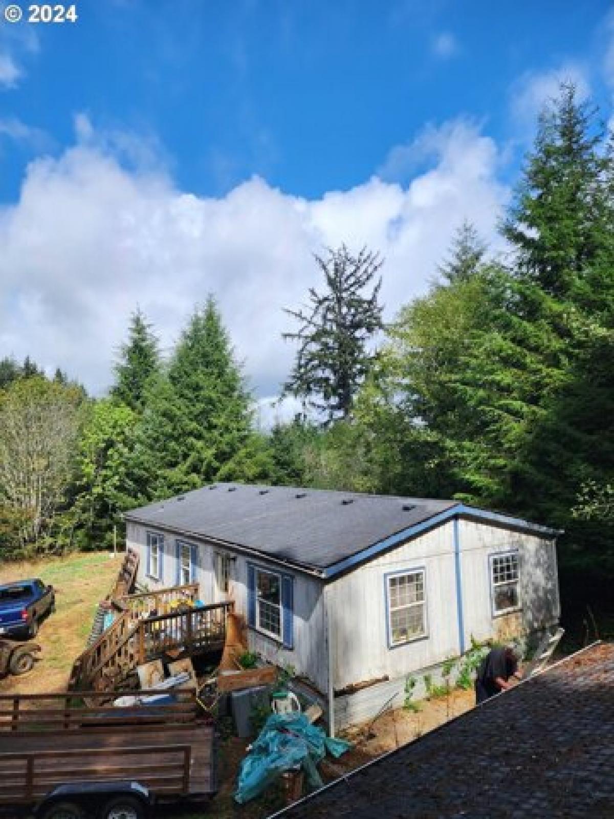 Picture of Home For Sale in Coos Bay, Oregon, United States