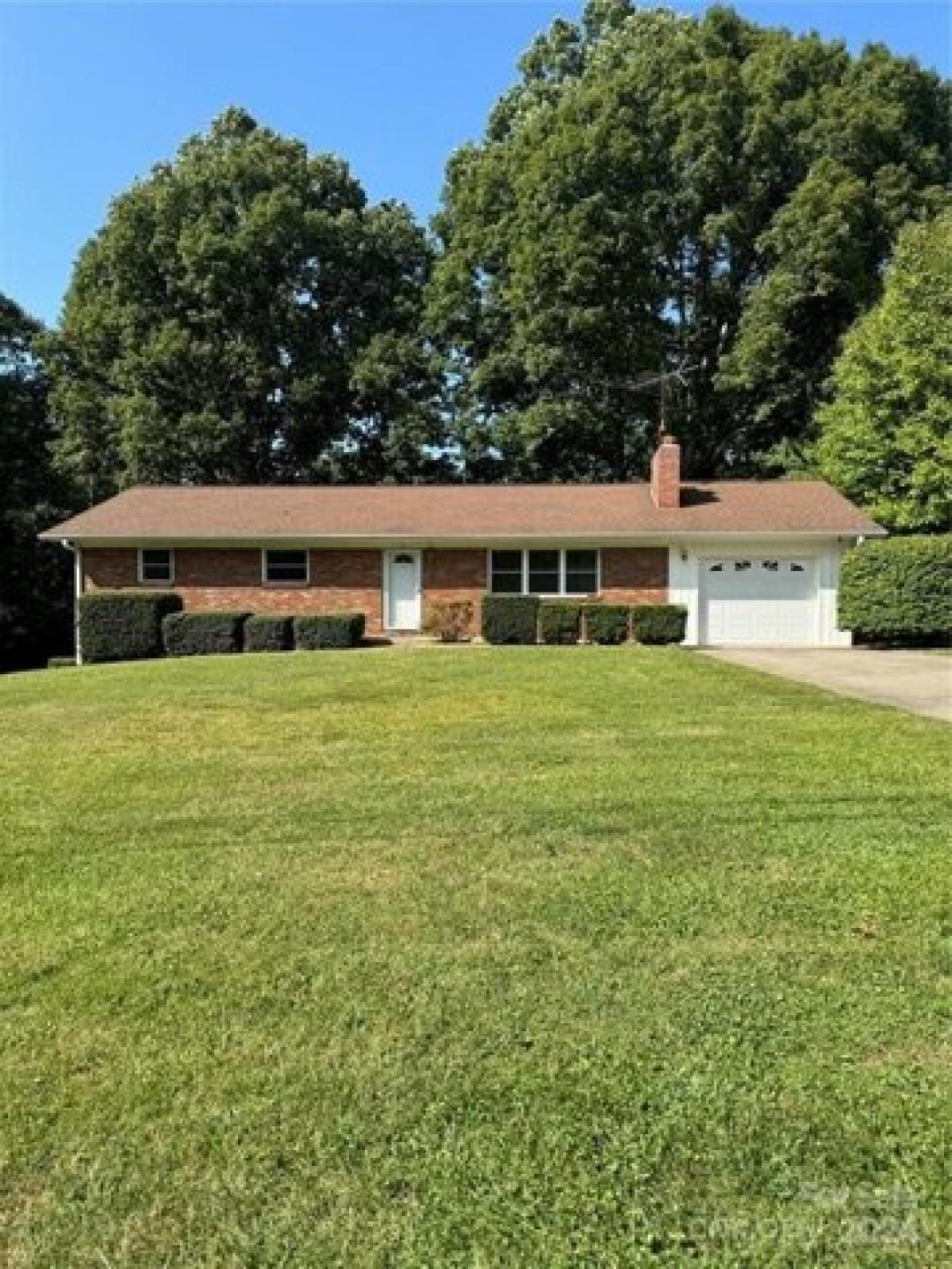 Picture of Home For Sale in Asheville, North Carolina, United States