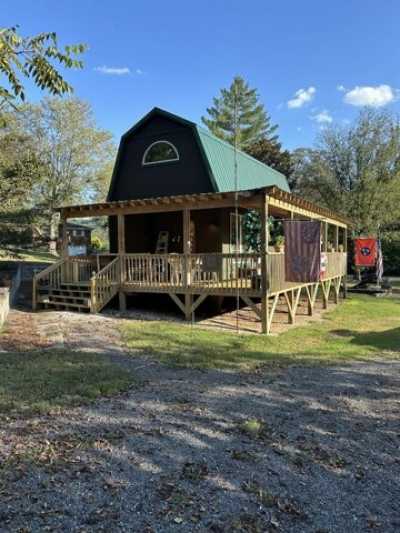 Home For Sale in Pleasant Shade, Tennessee