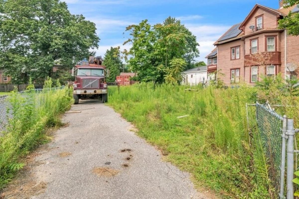 Picture of Residential Land For Sale in Springfield, Massachusetts, United States