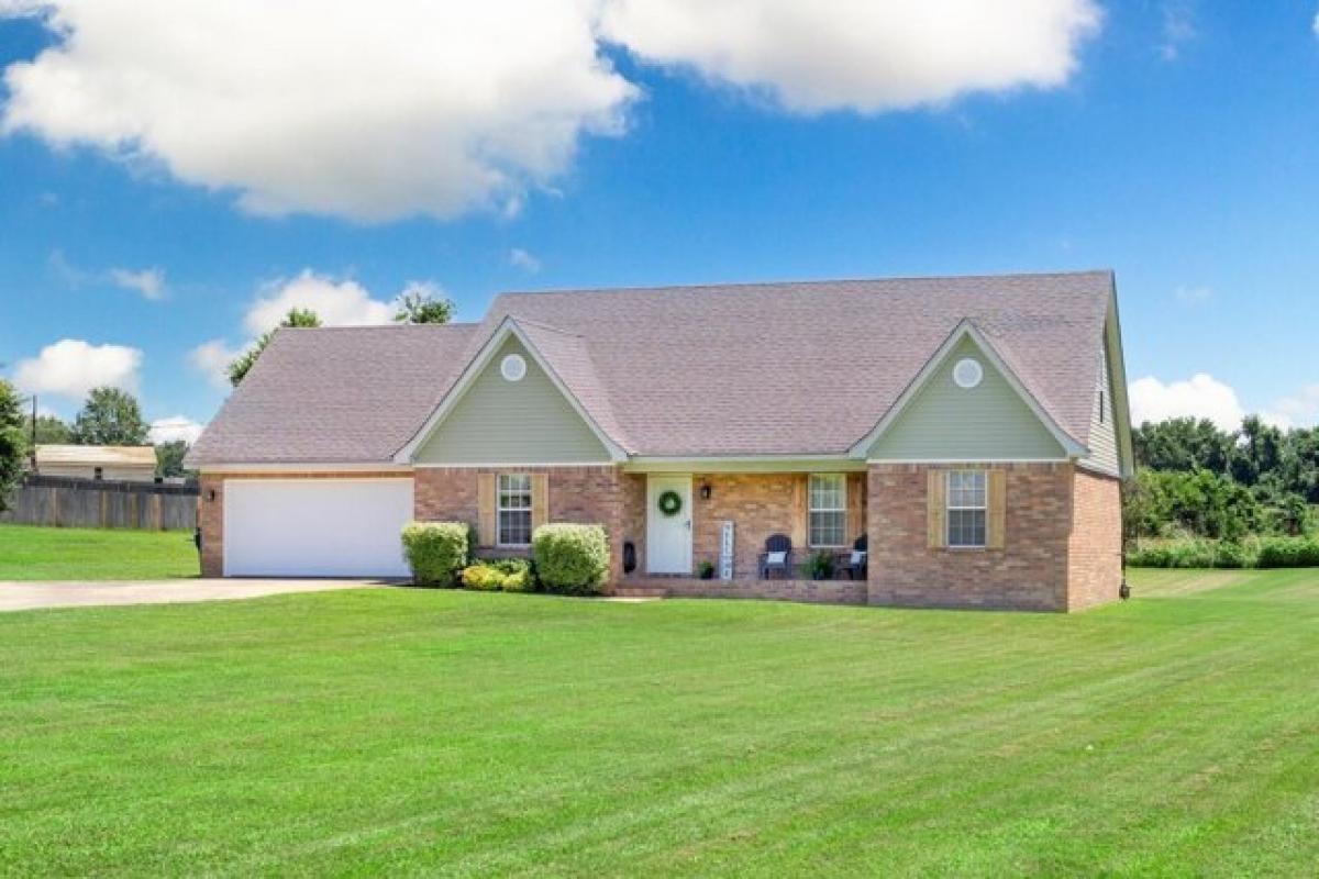 Picture of Home For Sale in Drummonds, Tennessee, United States