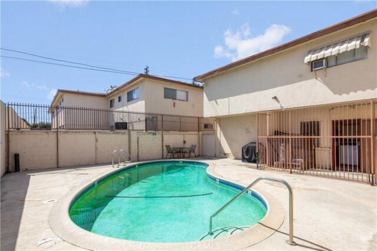 Picture of Home For Sale in Northridge, California, United States