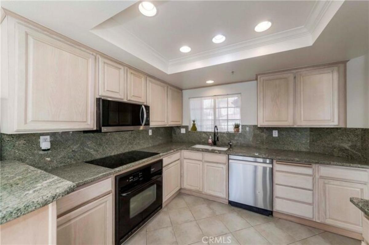 Picture of Home For Sale in Corona, California, United States