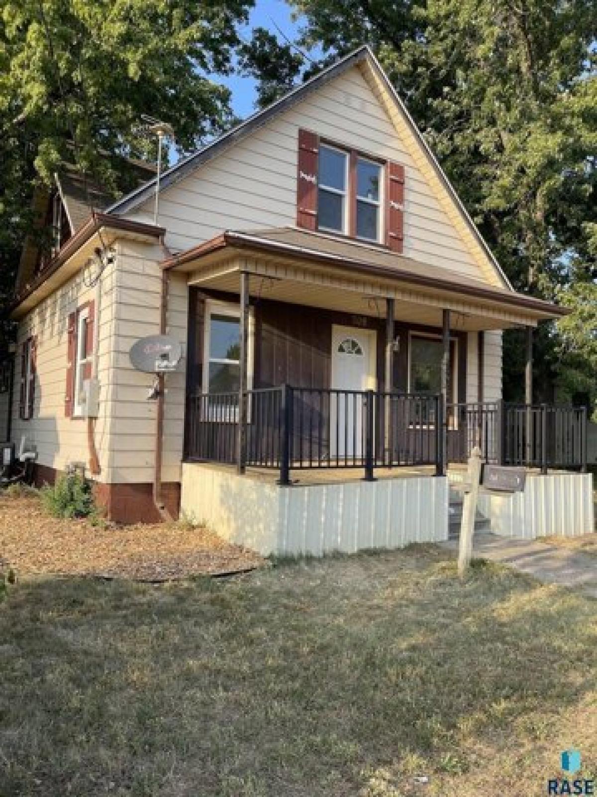 Picture of Home For Sale in Canton, South Dakota, United States