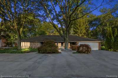 Home For Sale in Allen Park, Michigan