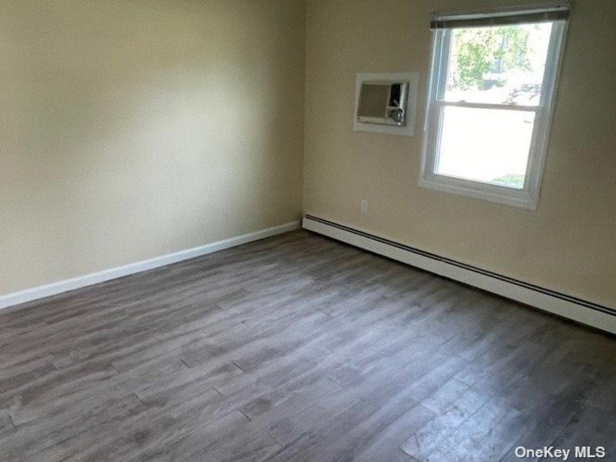 Picture of Home For Rent in Levittown, New York, United States