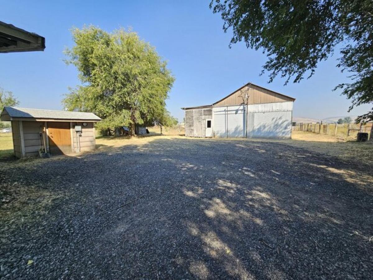 Picture of Home For Sale in Klamath Falls, Oregon, United States