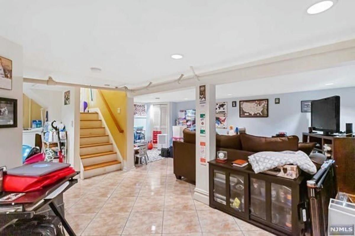 Picture of Home For Sale in Wood Ridge, New Jersey, United States