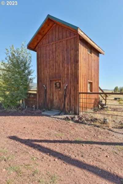 Home For Sale in Chiloquin, Oregon