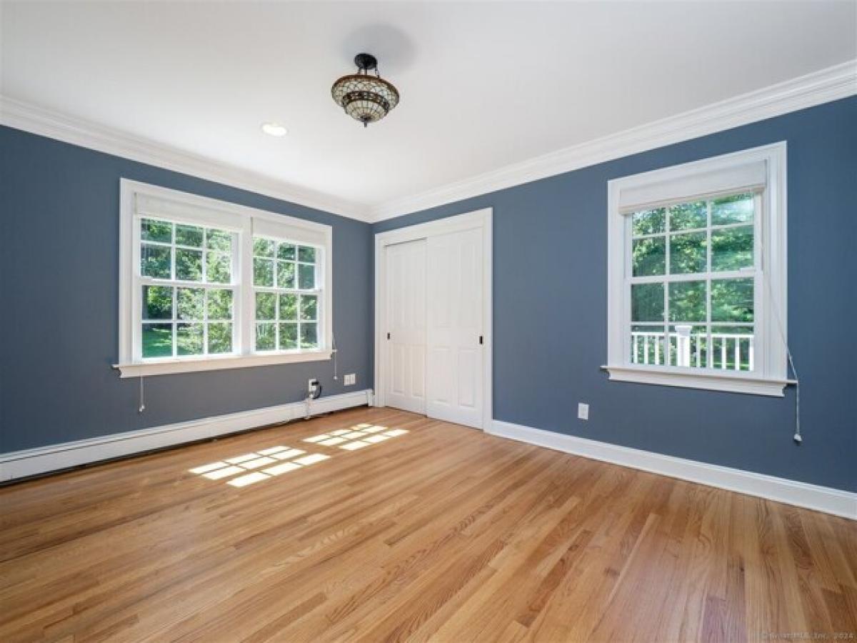 Picture of Home For Sale in Wilton, Connecticut, United States