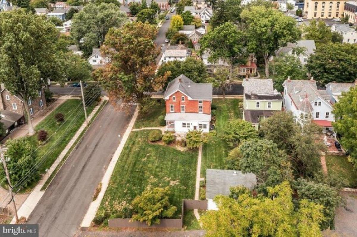 Picture of Home For Sale in Doylestown, Pennsylvania, United States