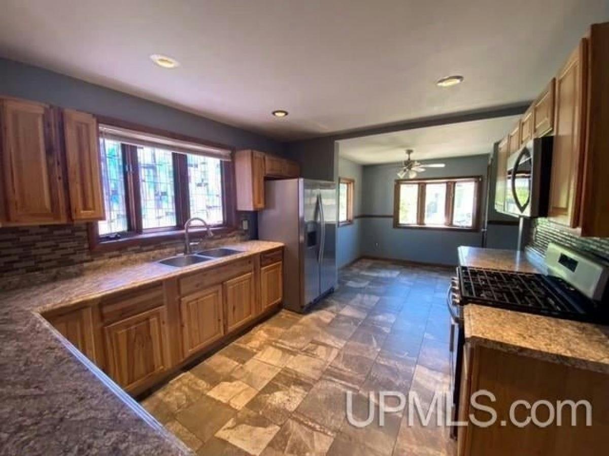 Picture of Home For Sale in Iron Mountain, Michigan, United States