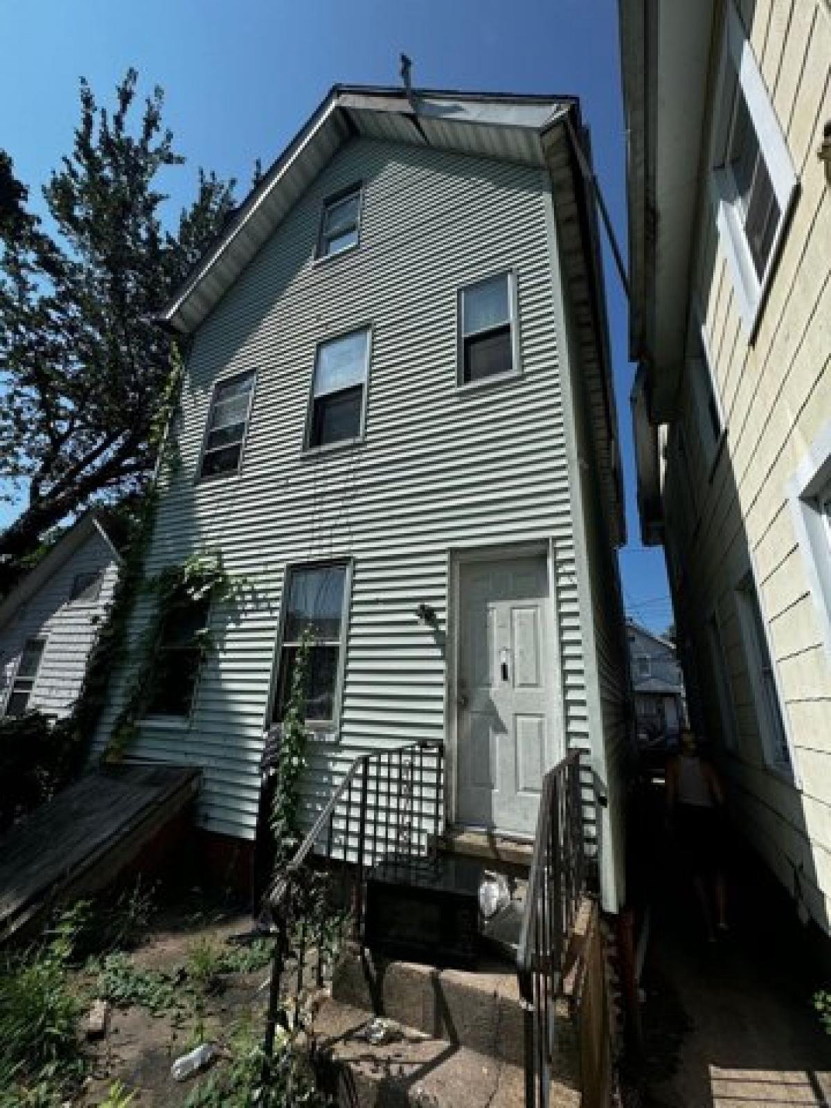 Picture of Home For Sale in New Haven, Connecticut, United States