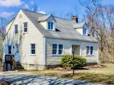 Home For Sale in Waterford, Connecticut