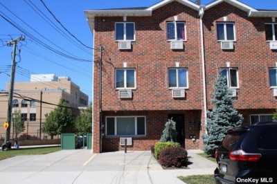 Home For Sale in Ozone Park, New York