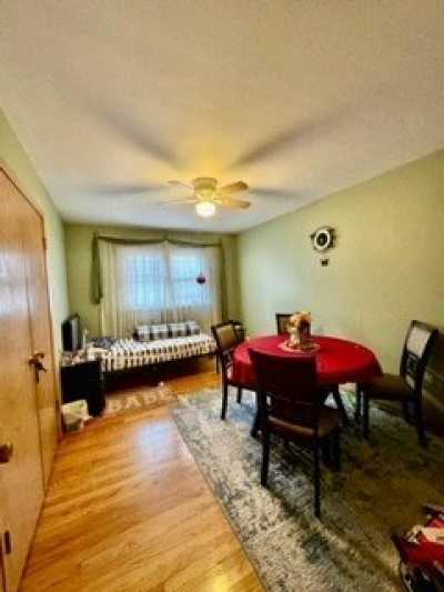 Home For Sale in Mount Prospect, Illinois