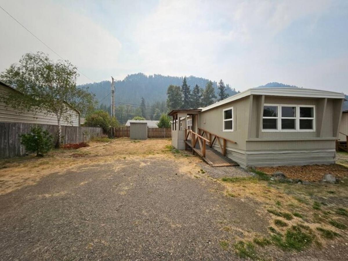 Picture of Home For Sale in Oakridge, Oregon, United States