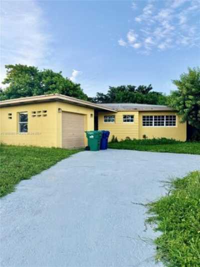 Home For Sale in Miami Gardens, Florida