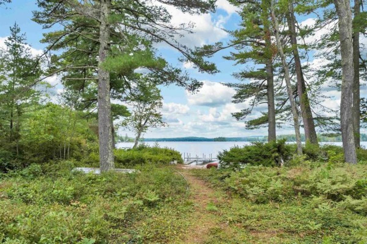 Picture of Home For Sale in Wolfeboro, New Hampshire, United States