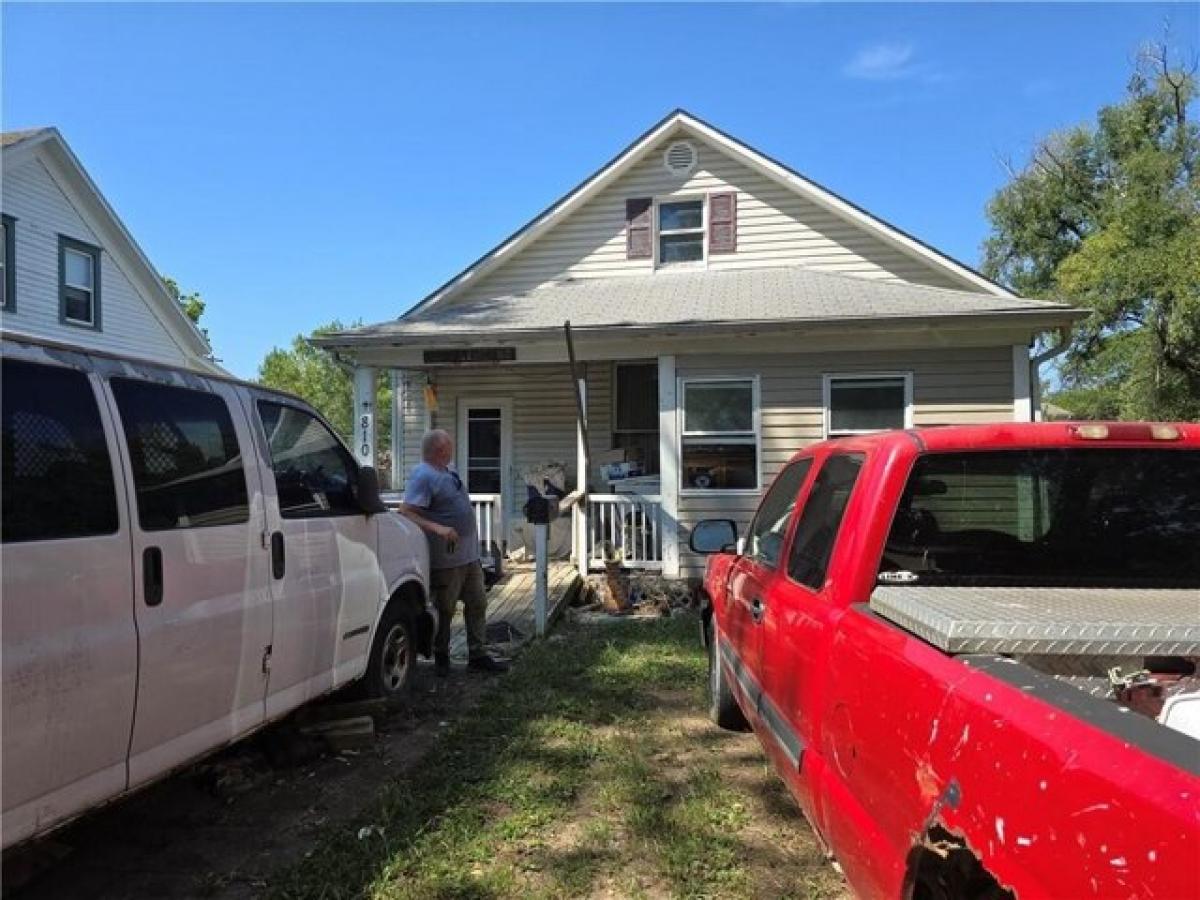 Picture of Home For Sale in Ottawa, Kansas, United States