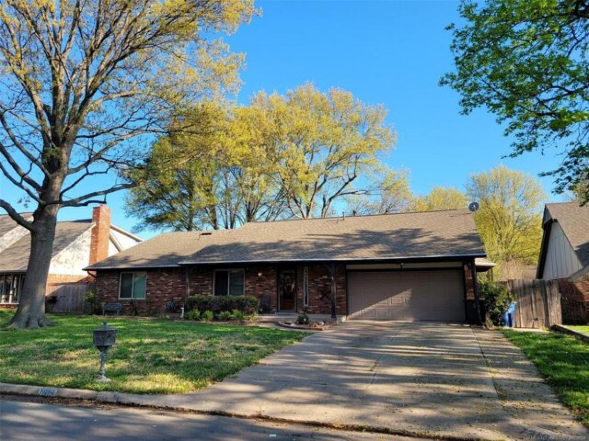 Picture of Home For Sale in Tulsa, Oklahoma, United States