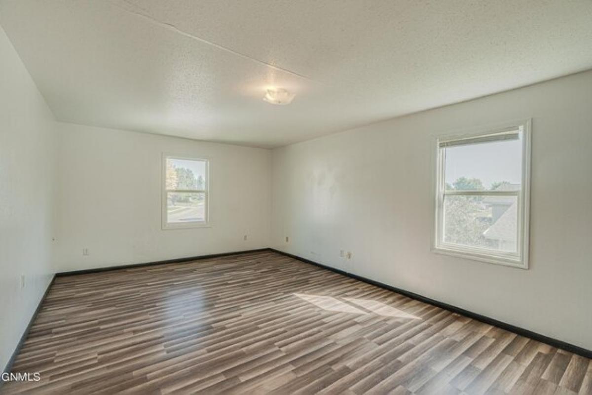 Picture of Home For Sale in Bismarck, North Dakota, United States