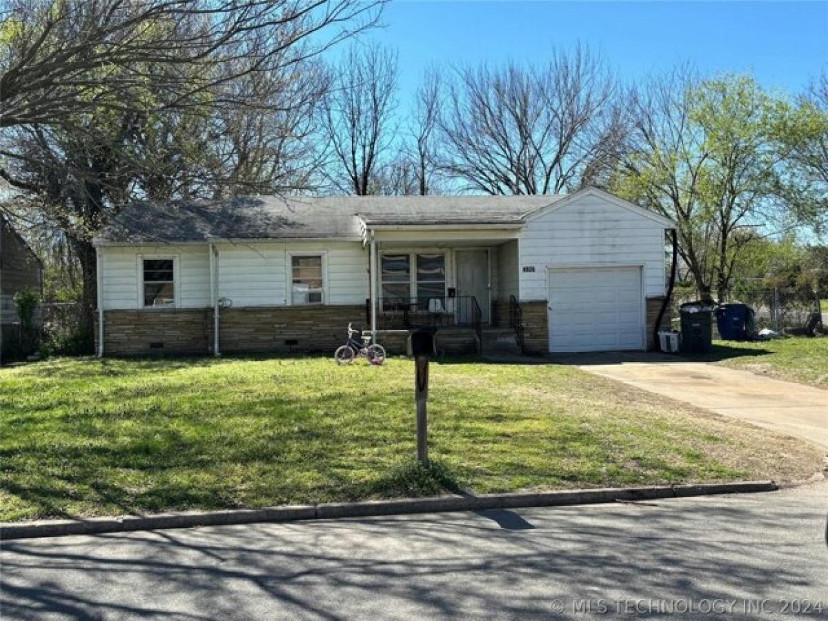 Picture of Home For Sale in Tulsa, Oklahoma, United States