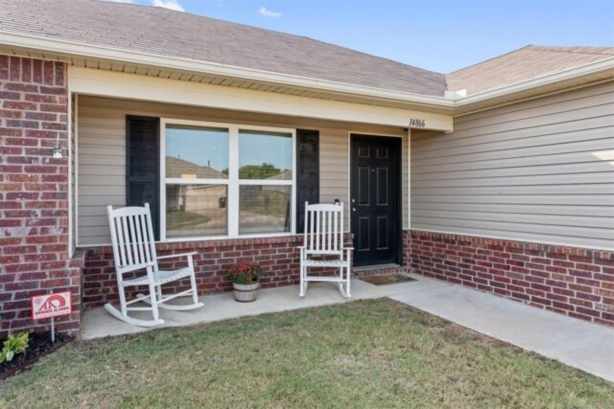 Picture of Home For Sale in Coweta, Oklahoma, United States