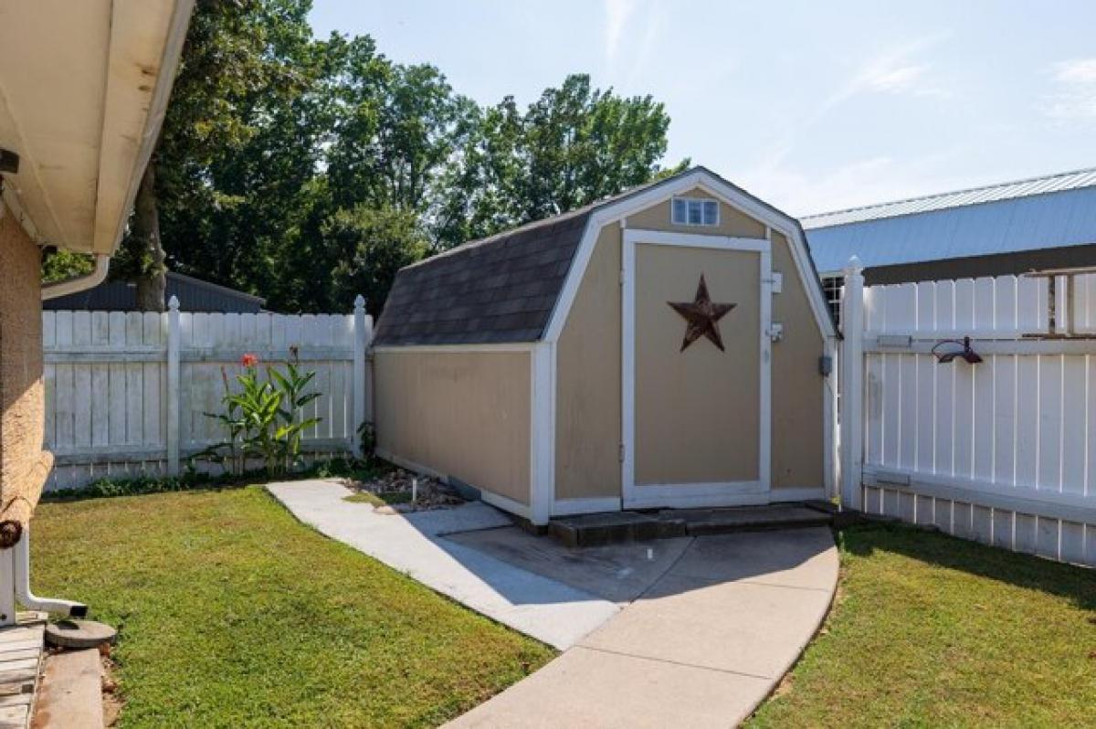 Picture of Home For Sale in Grove, Oklahoma, United States