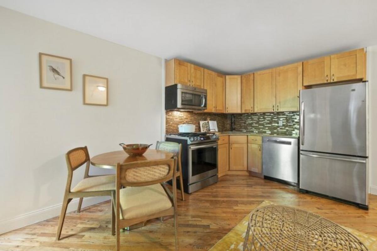 Picture of Home For Sale in Brooklyn, New York, United States