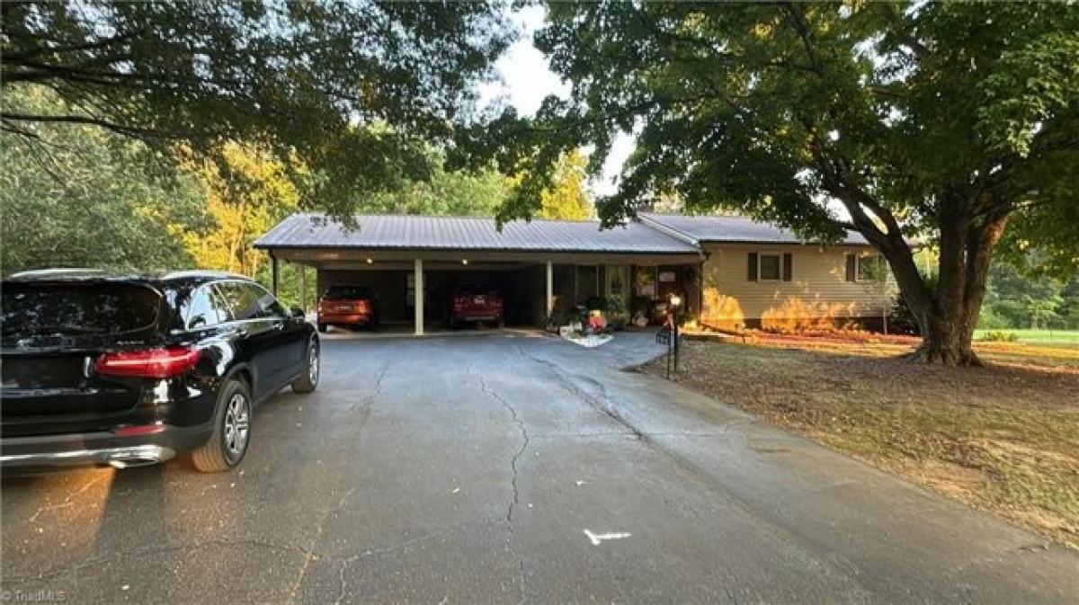 Picture of Home For Sale in Denton, North Carolina, United States